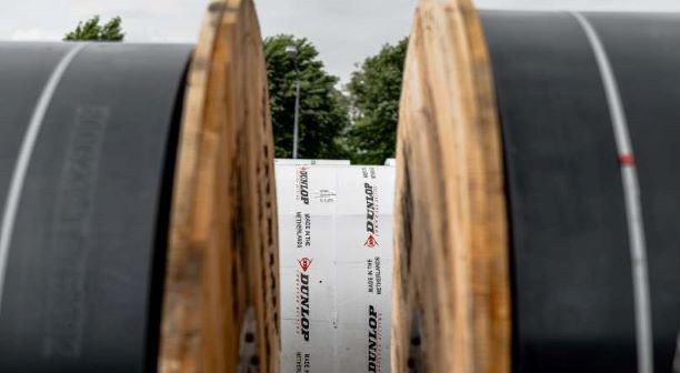 Transporting, handling and storing rubber conveyor belts